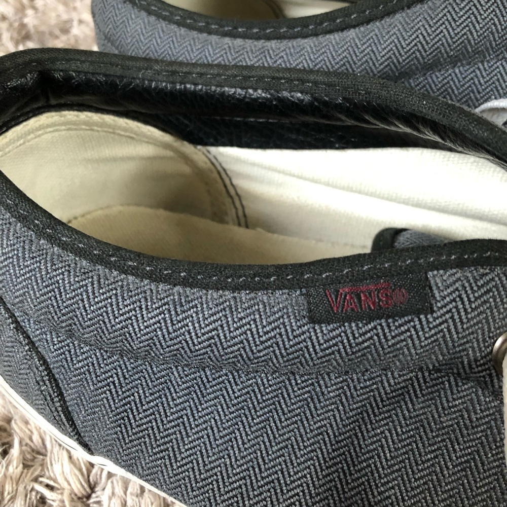 Vans - Picture 4 of 5